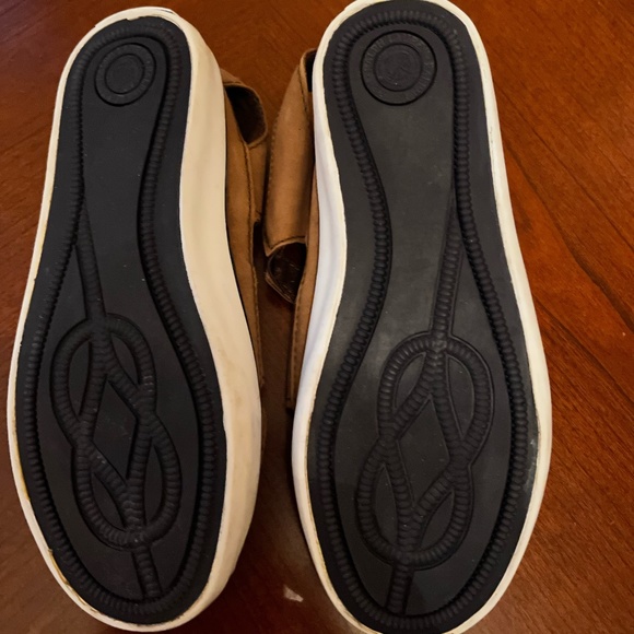 Shoes - Picture 2 of 3